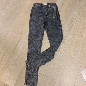 4/$25 NWT Rox denim black acid wash jeans